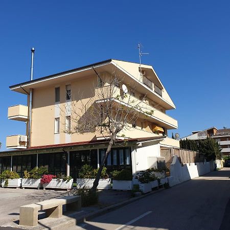 My Beachouse Montesilvano Exterior photo